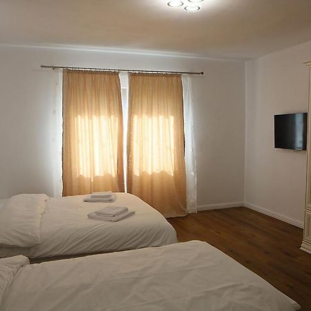 Casa Carmen Hotell Poienile Izei Exteriör bild