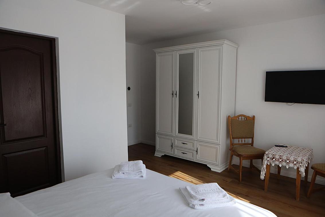Casa Carmen Hotell Poienile Izei Exteriör bild