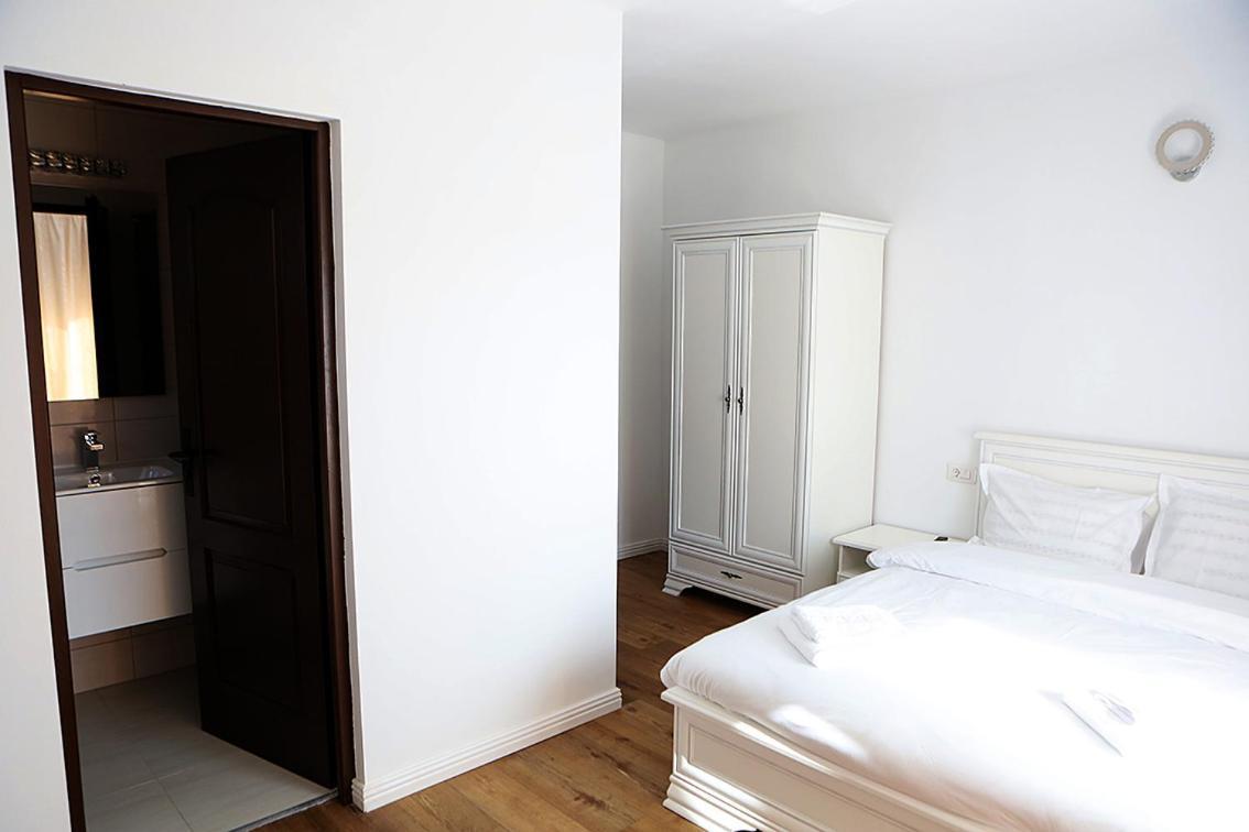 Casa Carmen Hotell Poienile Izei Exteriör bild